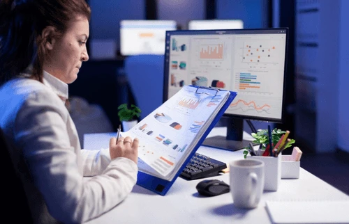 Building Smarter Businesses: Harnessing the Power of AI for Predictive Analytics and Decision-Making